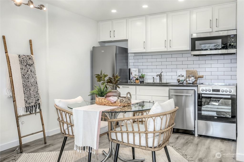 Photo of 2933 76th Avenue SE #11E, Mercer Island, WA 98040 (MLS # 2006283)