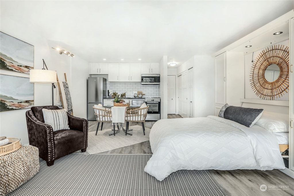 Photo of 2933 76th Avenue SE #11E, Mercer Island, WA 98040 (MLS # 2006283)