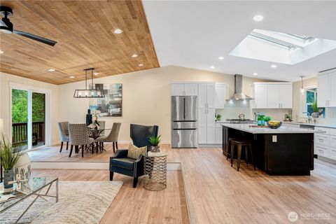 15930 SE 43rd Street, Bellevue, WA 98006 - MLS#: 2339664