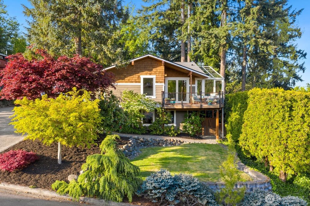 Photo of 9522 NE 137th Street, Kirkland, WA 98034 (MLS # 2364788)