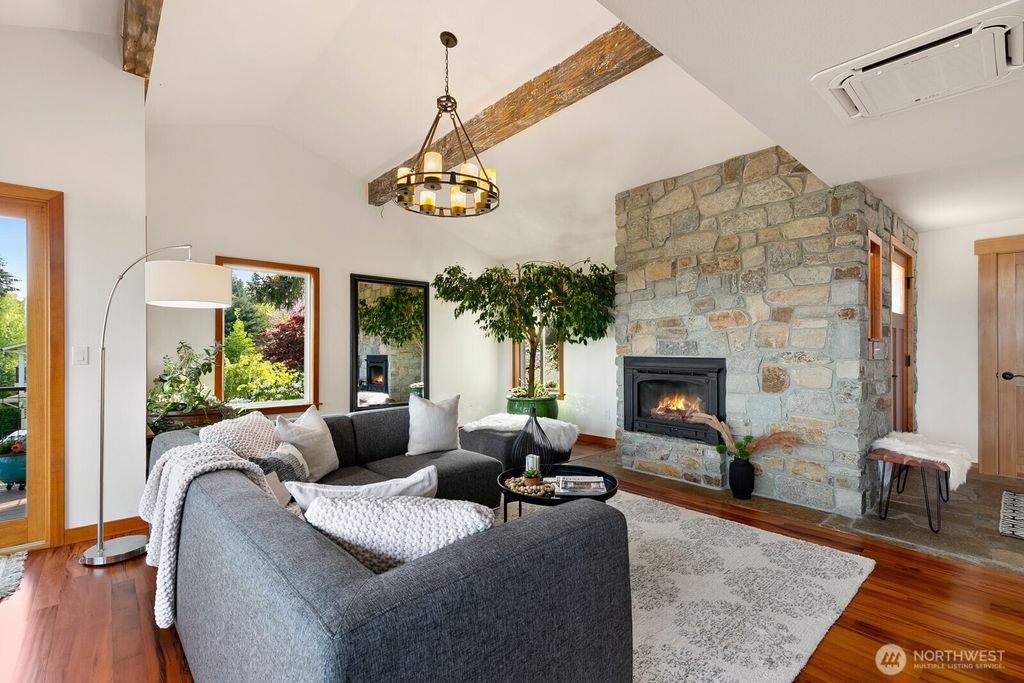 Photo of 9522 NE 137th Street, Kirkland, WA 98034 (MLS # 2364788)