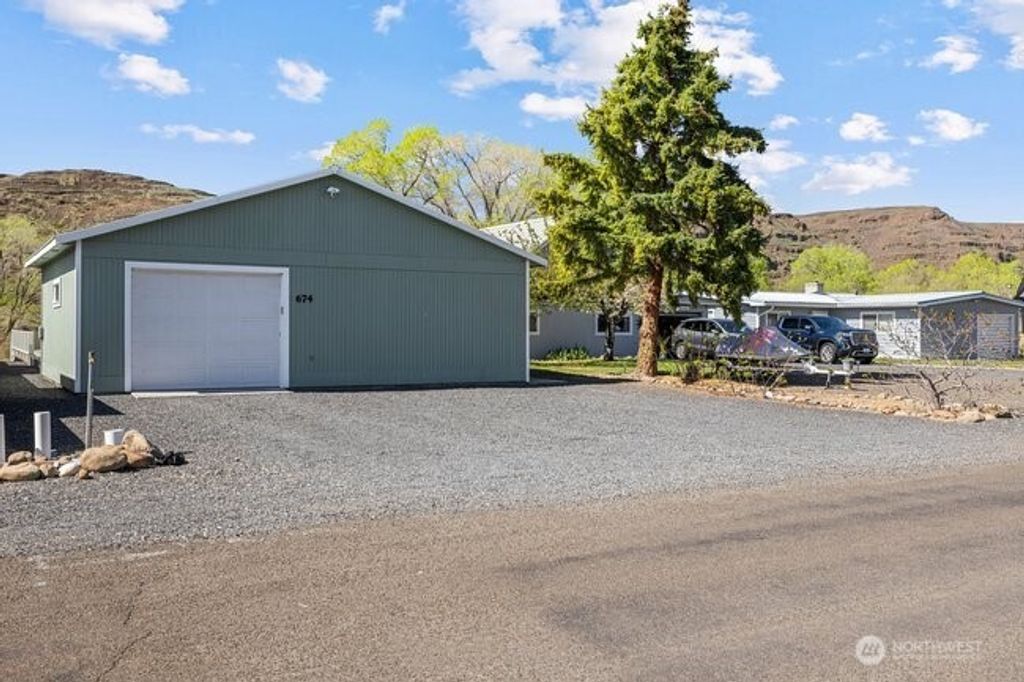Photo of 674 River Drive SW, Quincy, WA 98848 (MLS # 2501396)