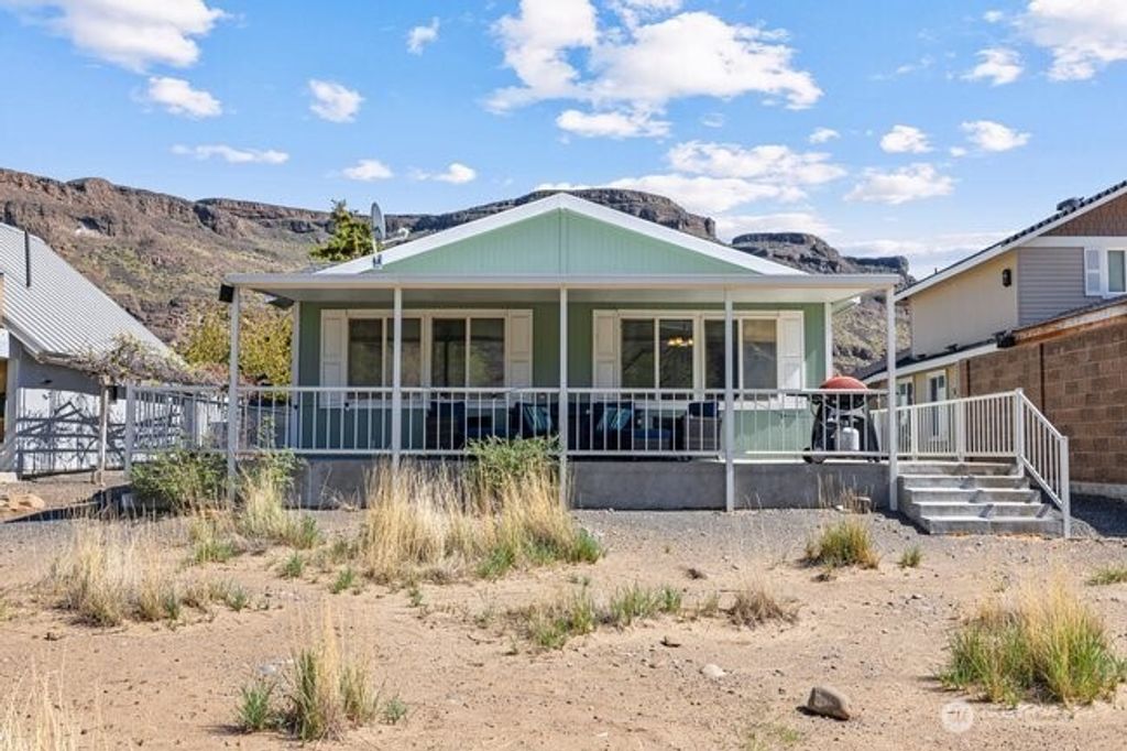 Photo of 674 River Drive SW, Quincy, WA 98848 (MLS # 2501396)