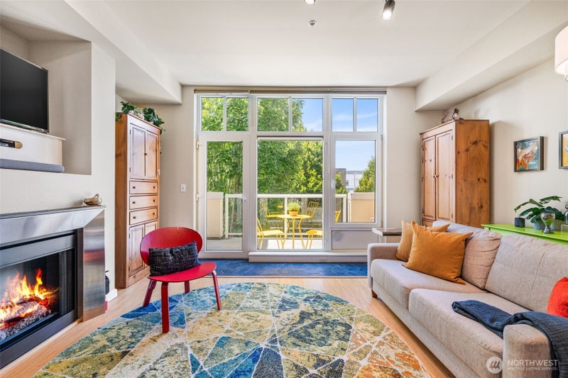 17 W Mercer Street 206