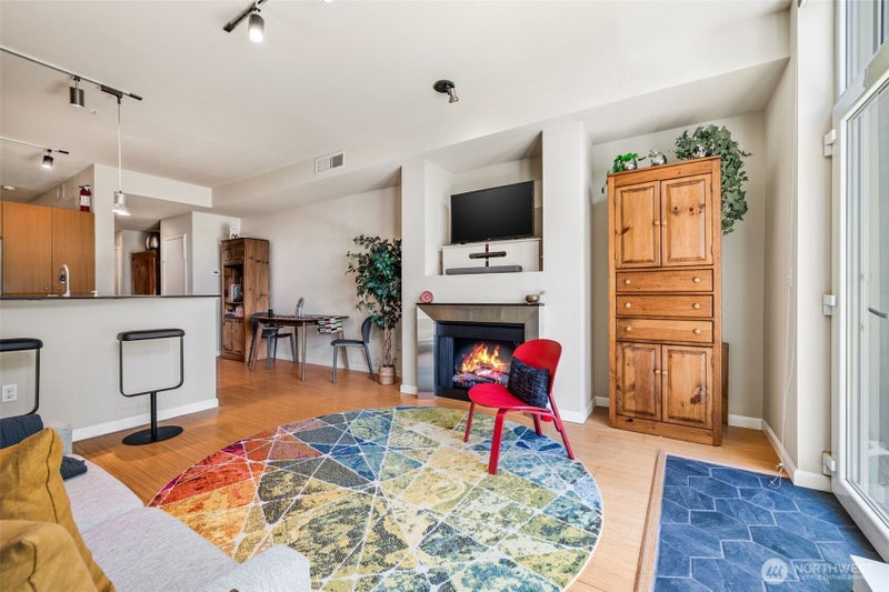 17 W Mercer Street 206