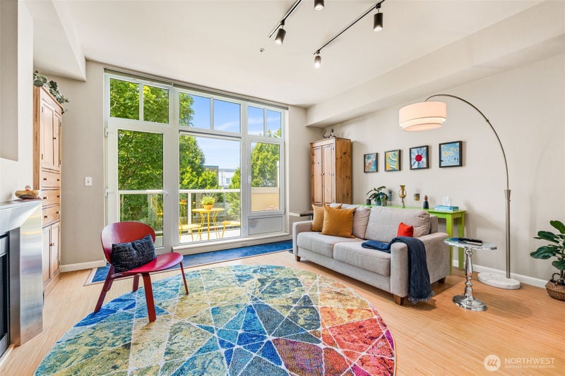 17 W Mercer Street 206