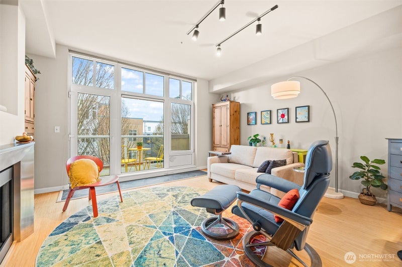 17 W Mercer Street 206