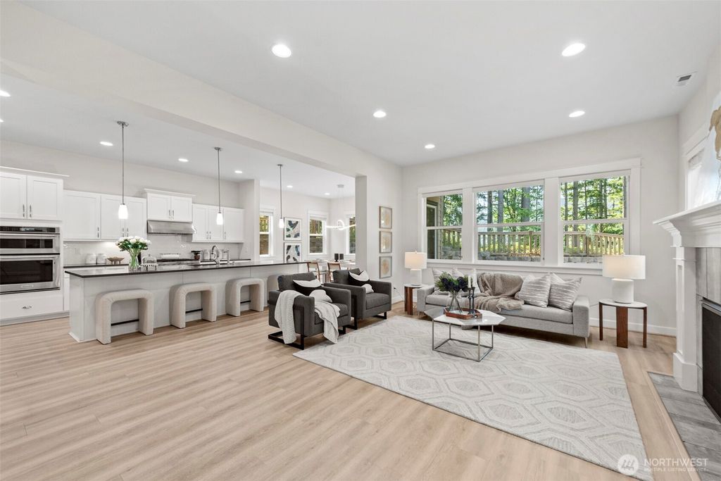 Photo of 415 5th Avenue NE, Issaquah, WA 98029 (MLS # 2388376)
