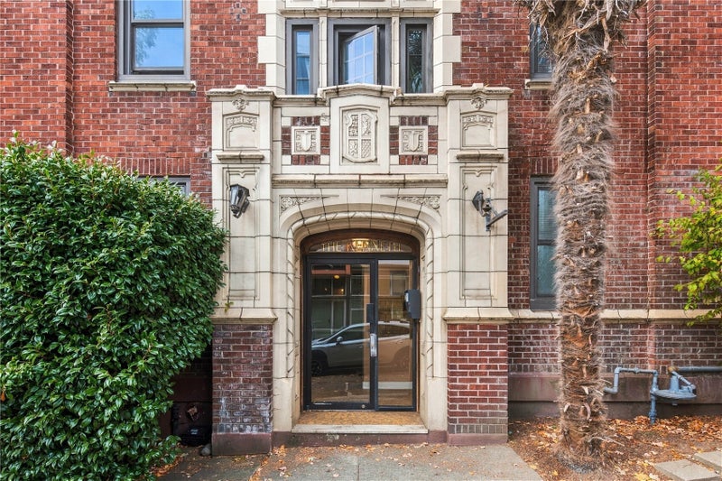 307 Queen Anne Avenue N