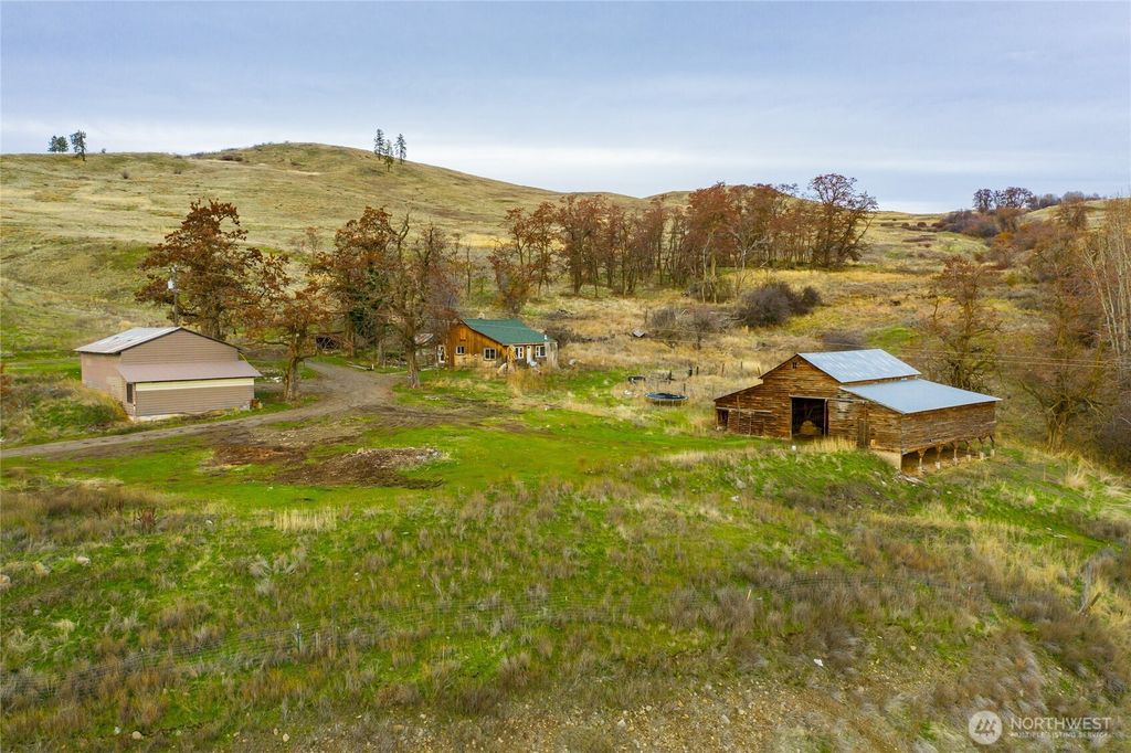 Photo of 4521 Highway 25 S, Hunters, WA 99137 (MLS # 2466767)