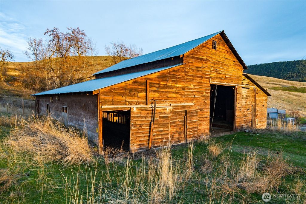 Photo of 4521 Highway 25 S, Hunters, WA 99137 (MLS # 2466767)