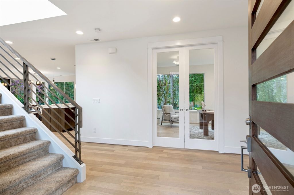 Photo of 12432 NE 75th st St, Kirkland, WA 98033 (MLS # 2346232)