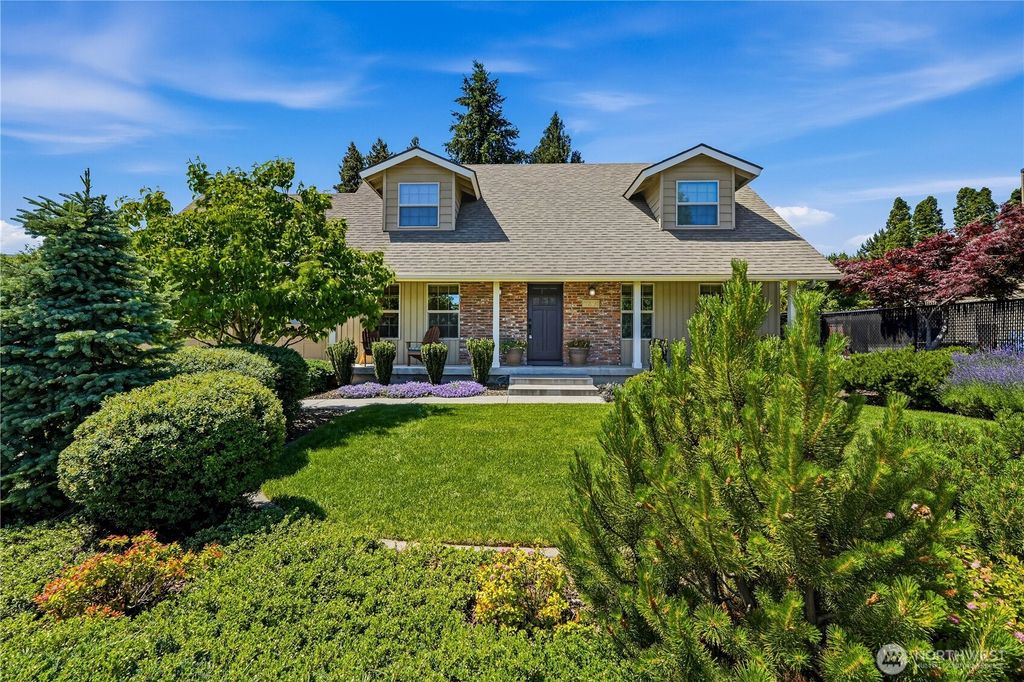 Photo of 1719 Lexington Place, Wenatchee, WA 98801 (MLS # 2510151)
