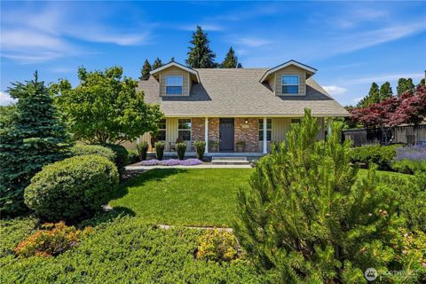 Photo of 1719 Lexington Place, Wenatchee, WA 98801 (MLS # 2510151)