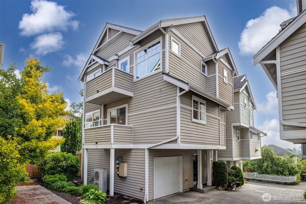 Photo of 1824 23rd Avenue #B, Seattle, WA 98122 (MLS # 2387469)