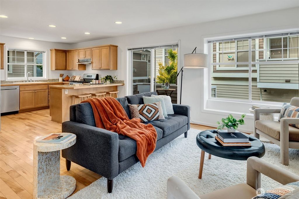 Photo of 1824 23rd Avenue #B, Seattle, WA 98122 (MLS # 2387469)