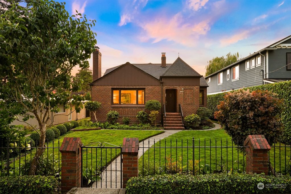 Photo of 7541 45th Avenue NE, Seattle, WA 98115 (MLS # 2290462)