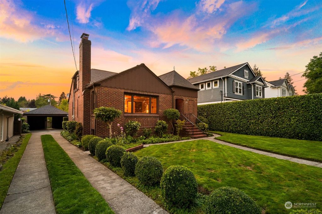 Photo of 7541 45th Avenue NE, Seattle, WA 98115 (MLS # 2290462)