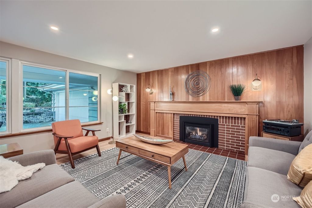 Photo of 3704 NE 187th Street, Lake Forest Park, WA 98155 (MLS # 2248712)