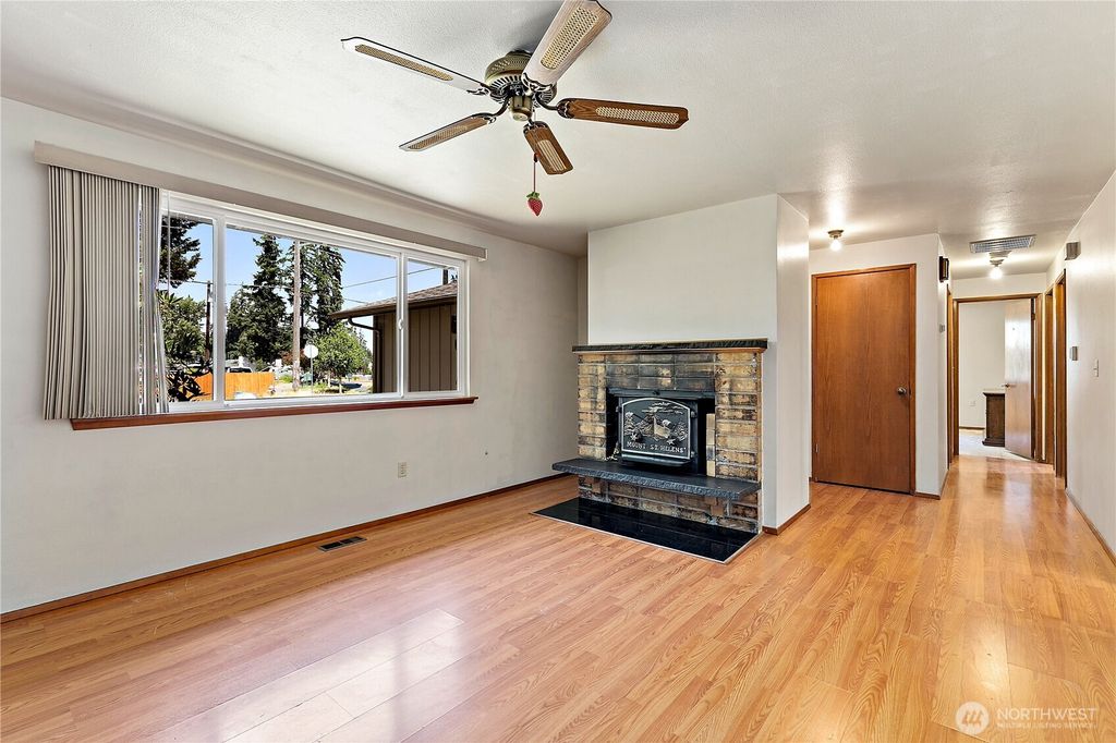 Photo of 1618 172nd Street E, Spanaway, WA 98387 (MLS # 2541962)