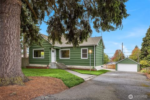 Photo of 1924 State Street, Everett, WA 98201 (MLS # 2443554)