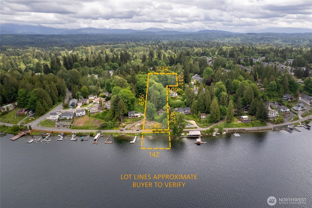 Photo of 113 E Lake Stevens Road, Lake Stevens, WA 98258 (MLS # 2392449)