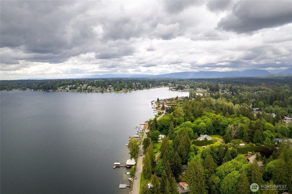 Photo of 113 E Lake Stevens Road, Lake Stevens, WA 98258 (MLS # 2392449)