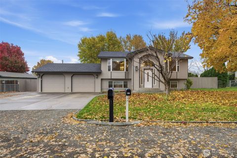 Photo of 102 N Lincoln Street, Kennewick, WA 99336 (MLS # 2454428)