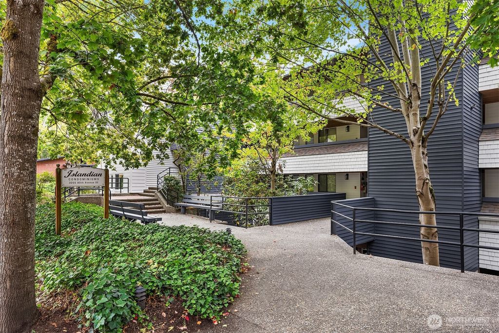 Photo of 3055 80th Avenue SE #204, Mercer Island, WA 98040 (MLS # 2438631)