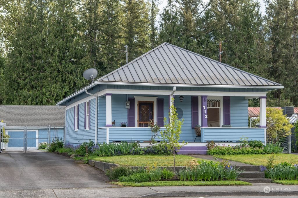 Photo of 712 Main Street, Sultan, WA 98294 (MLS # 2230713)