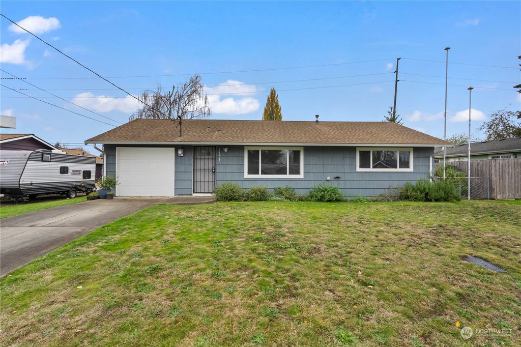 Photo of 11877 SE 160th Street, Renton, WA 98058 (MLS # 2305372)