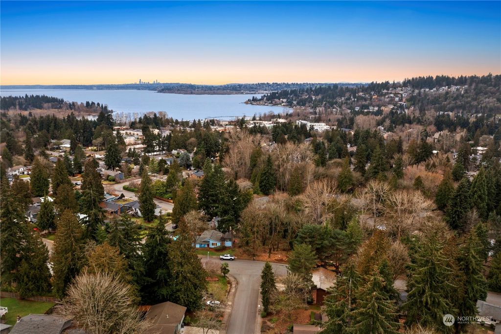 Photo of 10402 NE 123rd Street, Kirkland, WA 98034 (MLS # 2037369)
