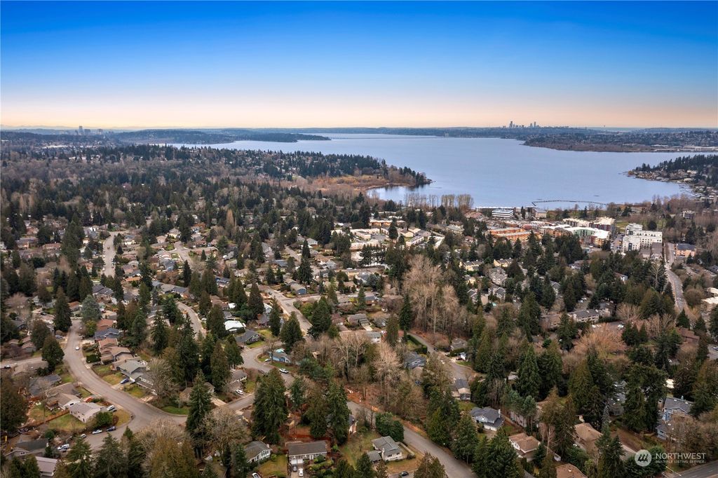 Photo of 10402 NE 123rd Street, Kirkland, WA 98034 (MLS # 2037369)