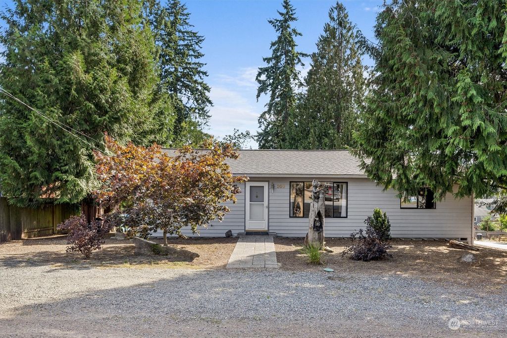 Photo of 303 NE 157th Street, Shoreline, WA 98155 (MLS # 2162169)