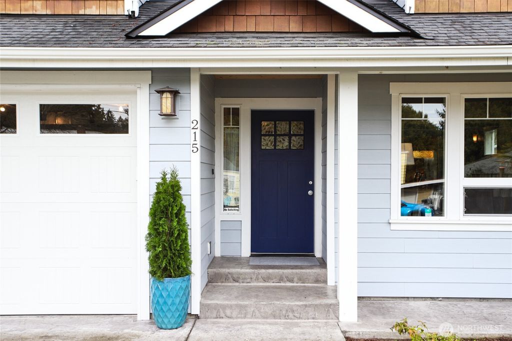 Photo of 215 SW 144th Street, Burien, WA 98166 (MLS # 2474722)