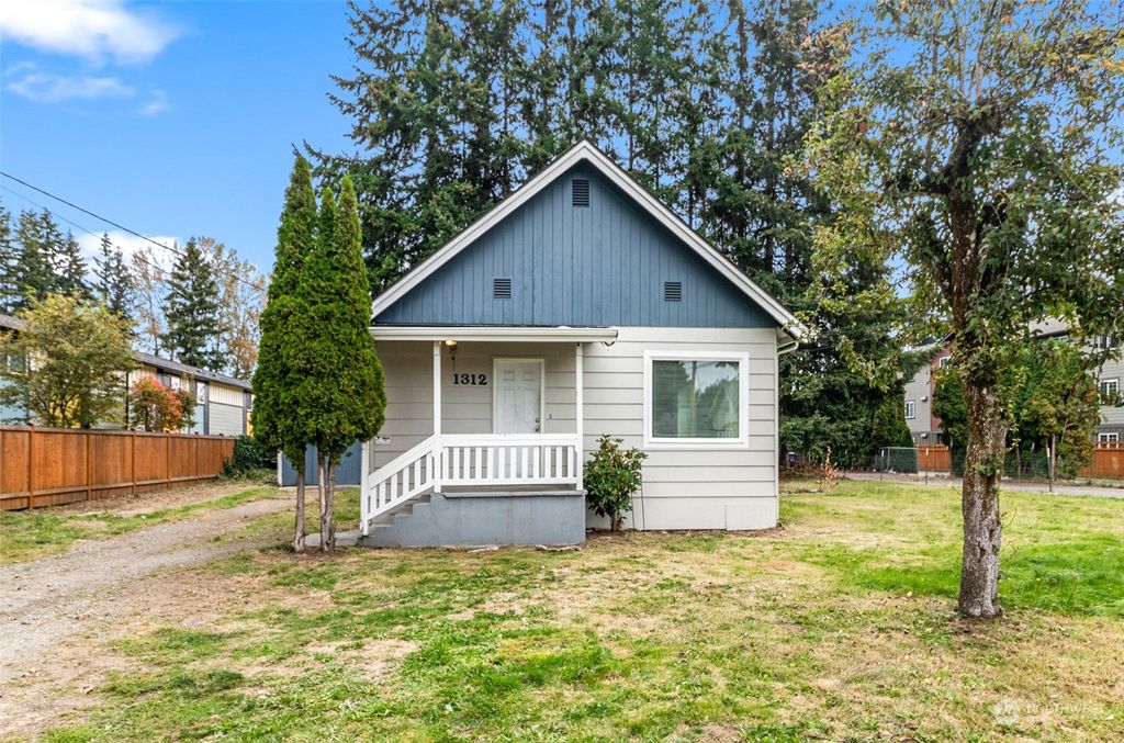 Photo of 1312 Cedar Avenue, Marysville, WA 98270 (MLS # 2305656)