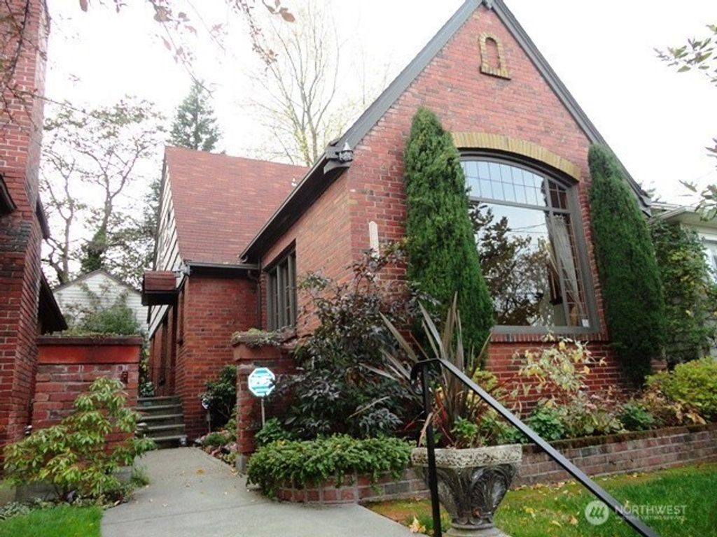 Photo of 8023 18th Avenue NE, Seattle, WA 98115 (MLS # 2473380)