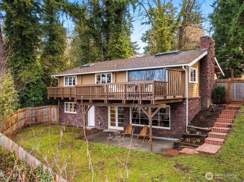 Photo of 11224 SE 76th Street, Newcastle, WA 98056 (MLS # 2490042)