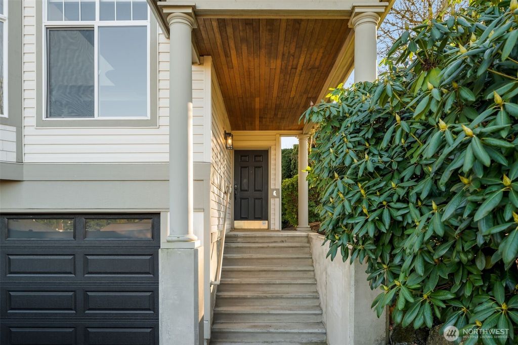 Photo of 11622 114th Drive NE, Kirkland, WA 98034 (MLS # 2527051)
