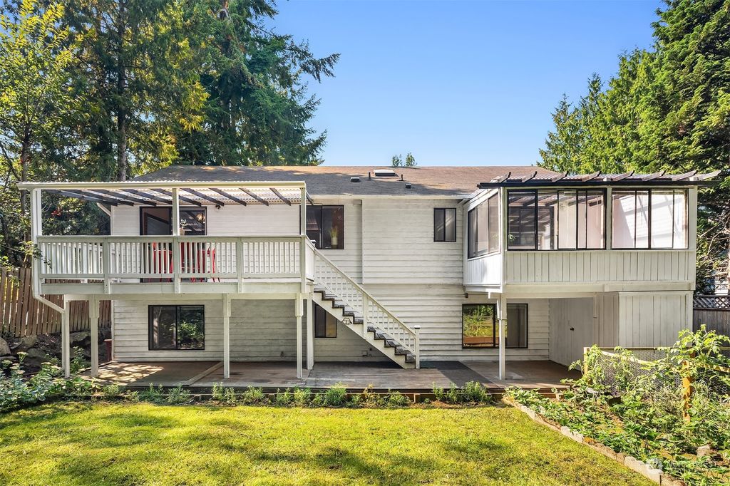 Photo of 10030 Ravenna Avenue NE, Seattle, WA 98125 (MLS # 2286389)