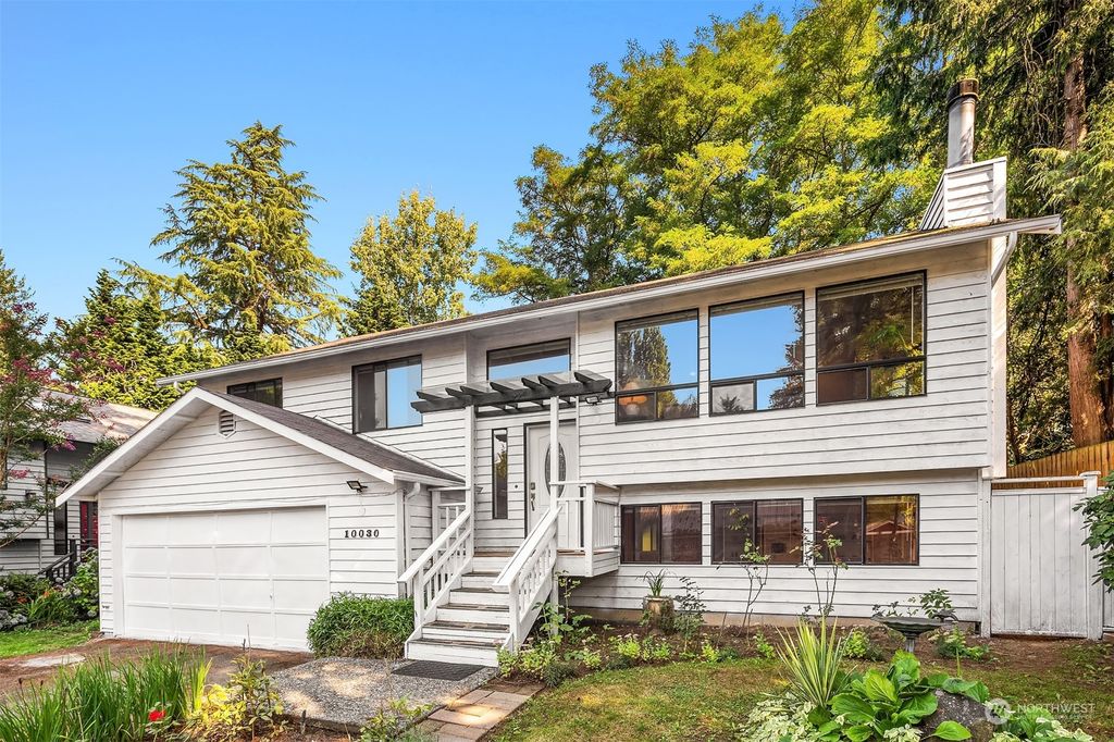 Photo of 10030 Ravenna Avenue NE, Seattle, WA 98125 (MLS # 2286389)