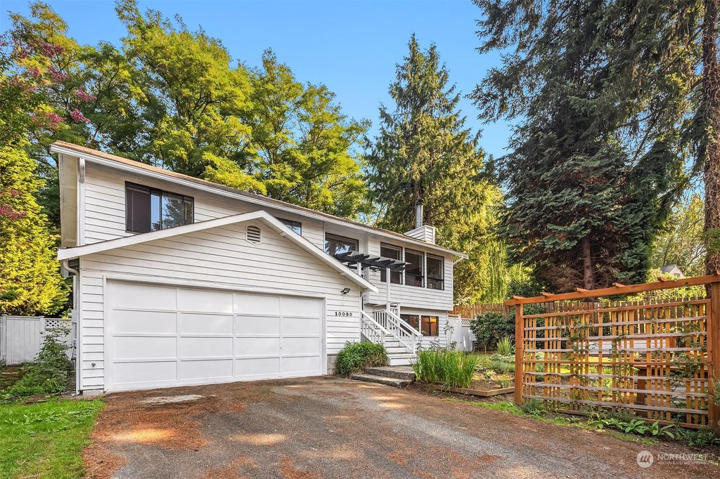 Photo of 10030 Ravenna Avenue NE, Seattle, WA 98125 (MLS # 2286389)