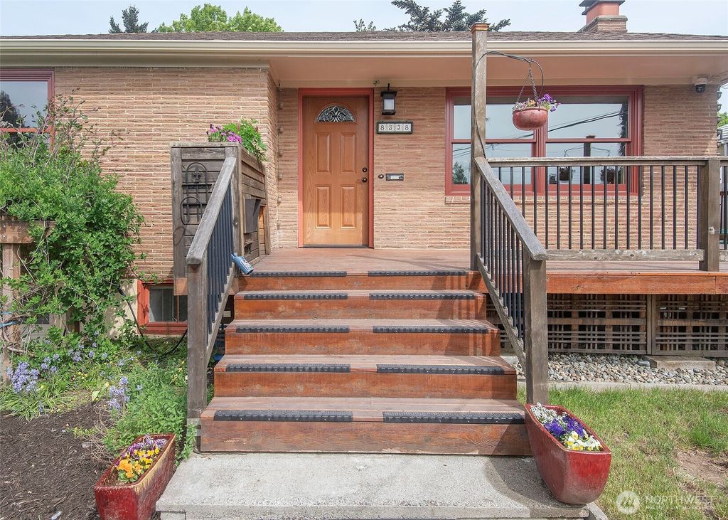 Photo of 8538 Latona Avenue NE, Seattle, WA 98115 (MLS # 2330969)