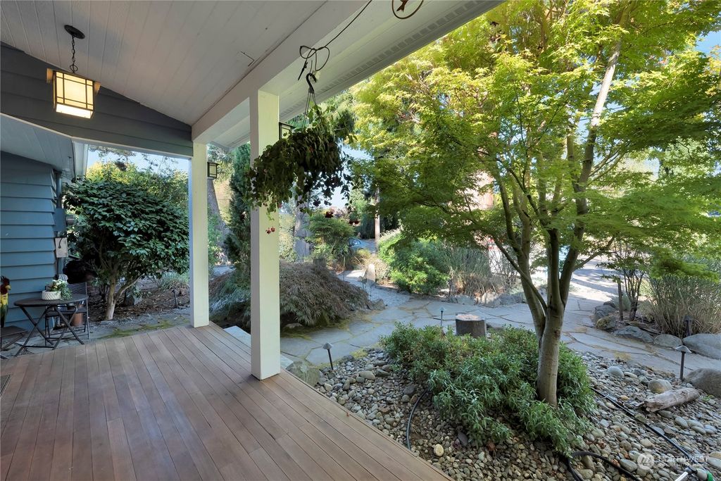Photo of 10021 31st Avenue NE, Seattle, WA 98125 (MLS # 1995649)