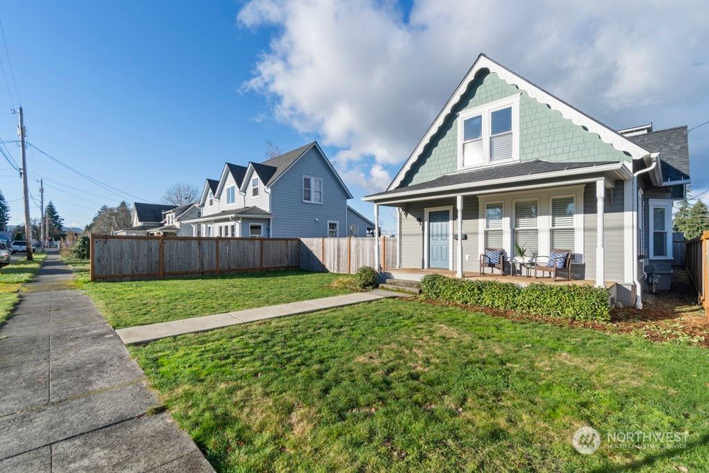 Photo of 313 Short Columbia Street, Monroe, WA 98272 (MLS # 2315367)