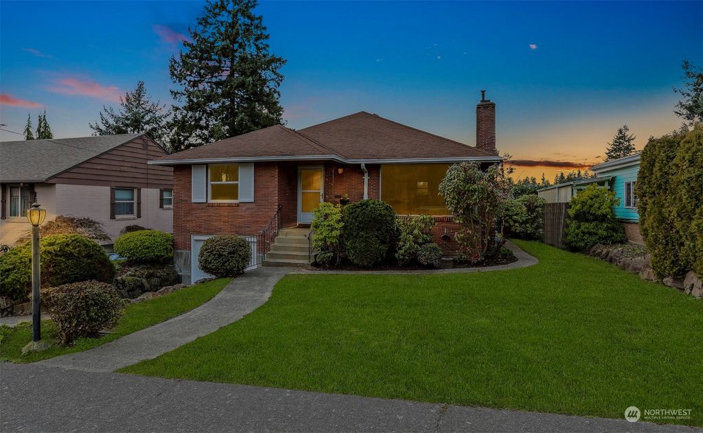 Photo of 6549 43rd Avenue NE, Seattle, WA 98115 (MLS # 2199982)