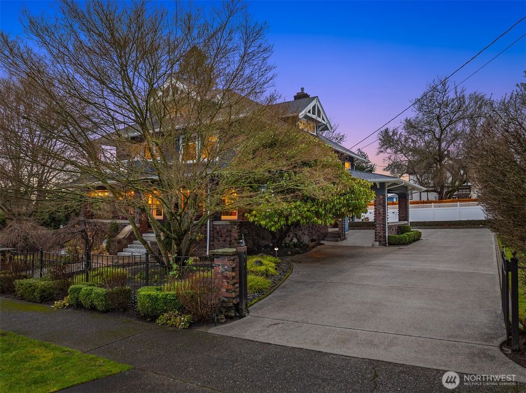 Photo of 312 Avenue D, Snohomish, WA 98290 (MLS # 2467360)