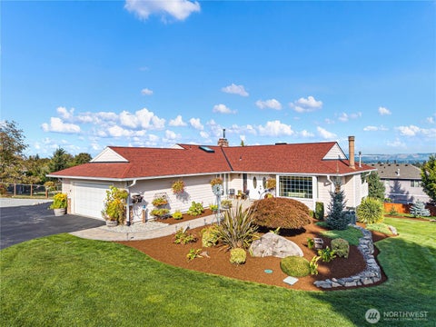 Photo of 8203 Woodland Avenue E, Puyallup, WA 98371 (MLS # 2584926)