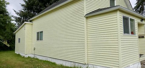 Photo of 918 W Marion Street, Aberdeen, WA 98520 (MLS # 2407511)