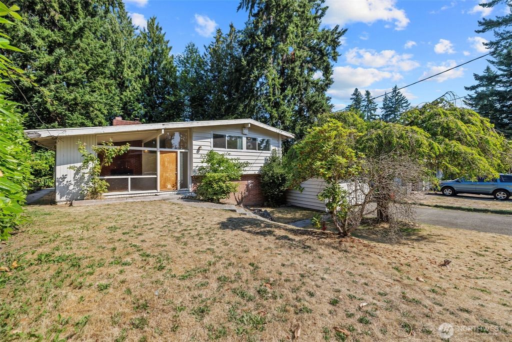 Photo of 14234 SE 14th Street, Bellevue, WA 98007 (MLS # 2427035)